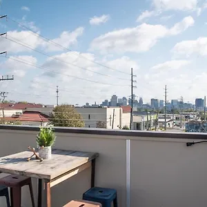 Apartment Cozy & Convenient 1 Bedroom Apt! Minutes To Downtown!